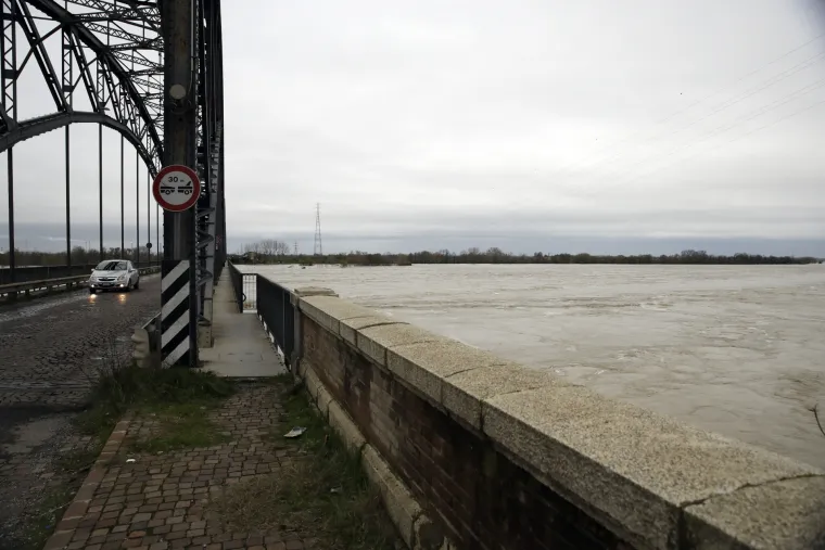 Potopljen sjever Italije: Evakuirano 700 ljudi, stanovnike Venecije zabrinjava novi val