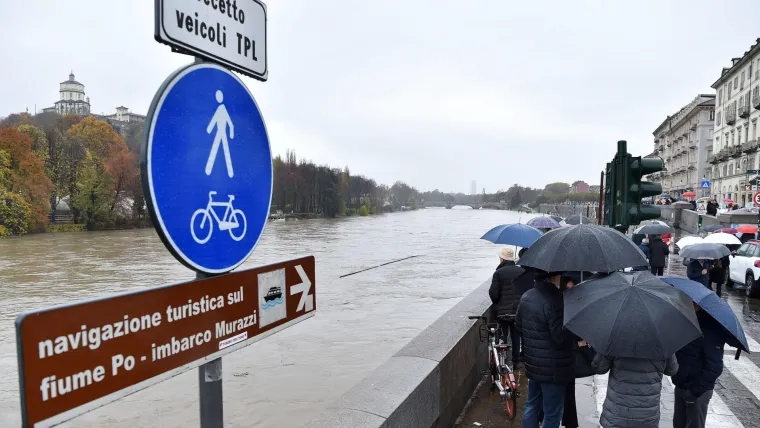 Potopljen sjever Italije: Evakuirano 700 ljudi, stanovnike Venecije zabrinjava novi val