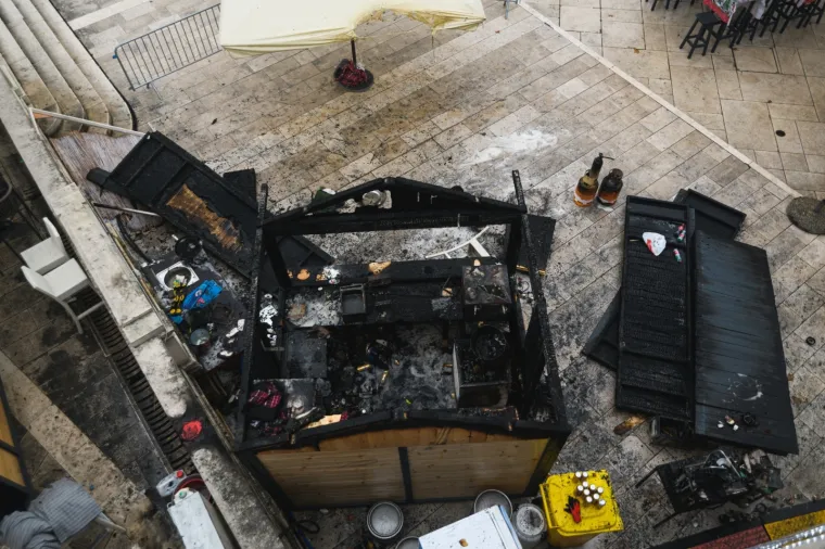 Drama u Zadru: Zbog nestručnog rukovanja plinskom bocom izgorjela adventska kućica