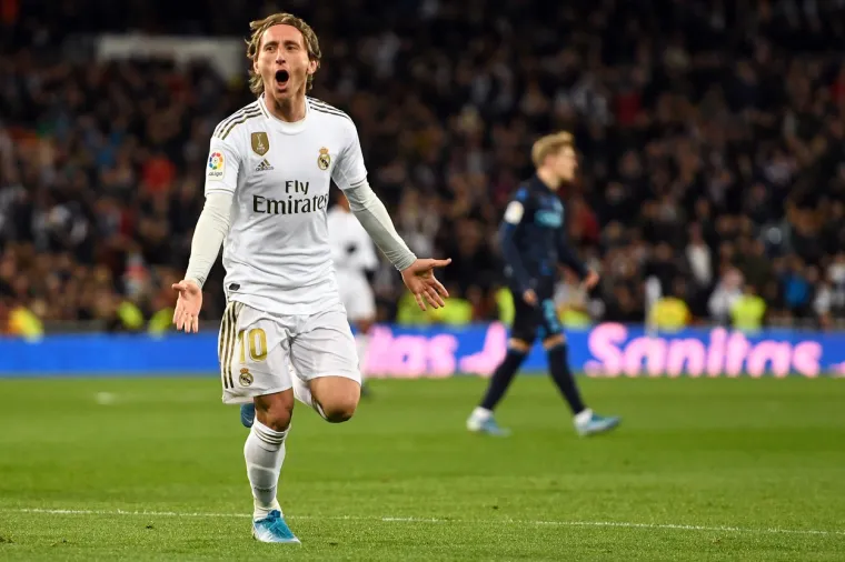 Potrčao je Luka i prema svom suigraču i prijatelju Marcelu, koji je utakmicu pratio s klupe. Na taj način dao mu je podr&scaron;ku.