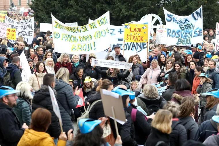 Tisuće ljudi na prosvjedu za veće plaće učitelja, njihove poruke morate pročitati: 'Sru&scaron;it ćemo Vladu (Kalembera)!