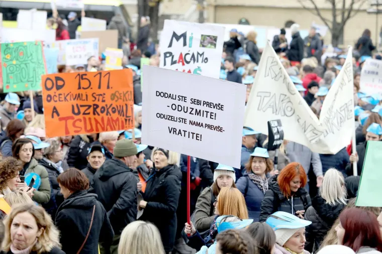 Tisuće ljudi na prosvjedu za veće plaće učitelja, njihove poruke morate pročitati: 'Sru&scaron;it ćemo Vladu (Kalembera)!