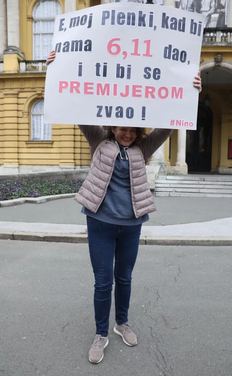 Tisuće ljudi na prosvjedu za veće plaće učitelja, njihove poruke morate pročitati: 'Sru&scaron;it ćemo Vladu (Kalembera)!