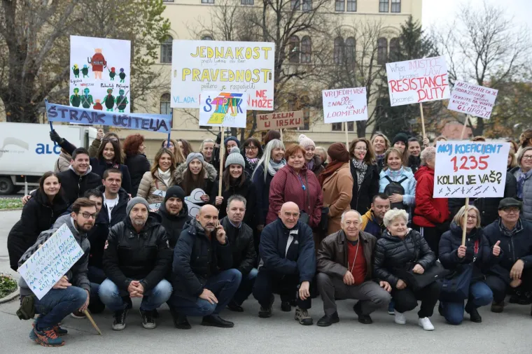 Tisuće ljudi na prosvjedu za veće plaće učitelja, njihove poruke morate pročitati: 'Sru&scaron;it ćemo Vladu (Kalembera)!