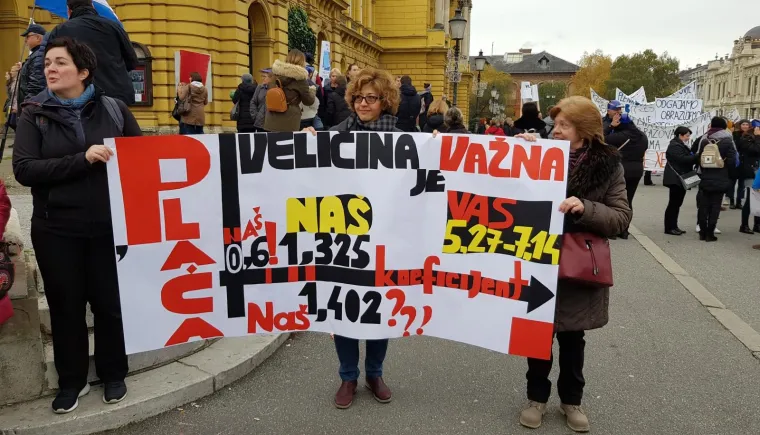 Tisuće ljudi na prosvjedu za veće plaće učitelja, njihove poruke morate pročitati: 'Sru&scaron;it ćemo Vladu (Kalembera)!