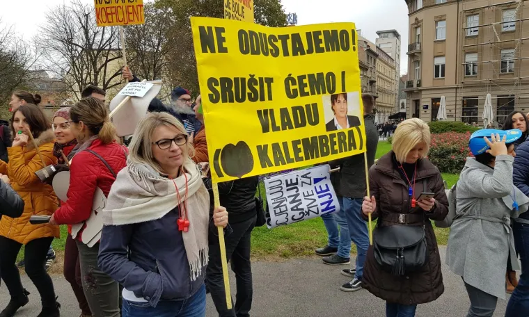 Tisuće ljudi na prosvjedu za veće plaće učitelja, njihove poruke morate pročitati: 'Sru&scaron;it ćemo Vladu (Kalembera)!
