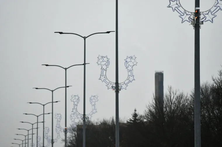 Božićna dekoracija podijelila građane: Jedni vide 'U', drugi potkovu