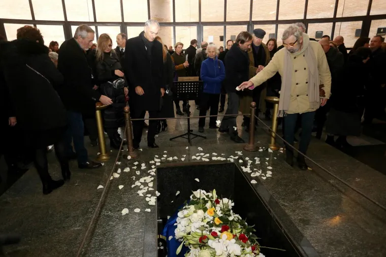 Tužan opro&scaron;taj od velikana! Na ispraćaj Branka Lustiga do&scaron;li Plenković, Bandić...