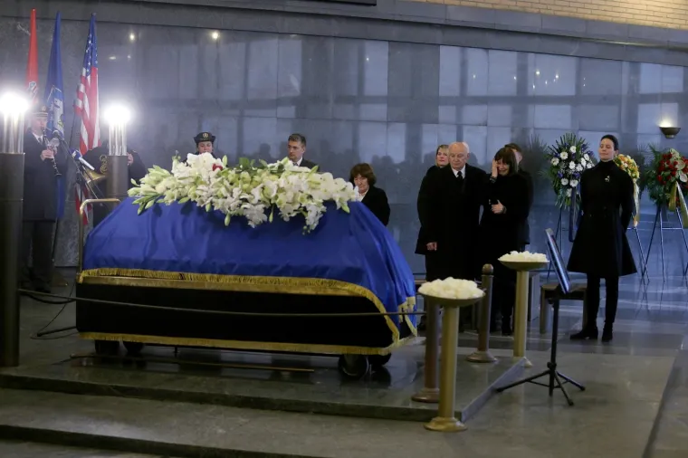 Tužan opro&scaron;taj od velikana! Na ispraćaj Branka Lustiga do&scaron;li Plenković, Bandić...