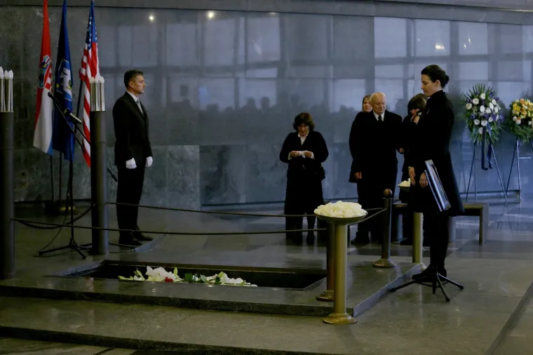 Tužan opro&scaron;taj od velikana! Na ispraćaj Branka Lustiga do&scaron;li Plenković, Bandić...