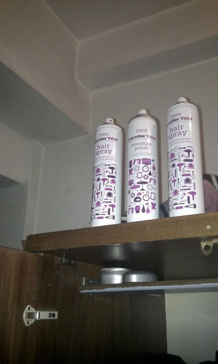 Jedan od razloga za&scaron;to su robne marke jeftinije je i taj &scaron;to ne tro&scaron;e novac na dizajn, no možda bi ipak trebali napraviti malo različitu ambalažu za lak za kosu i pokućstvo