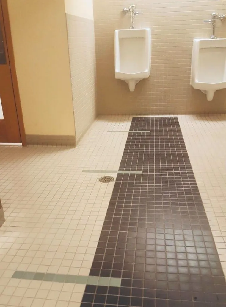 "Podne pločice. Ne znam za&scaron;to, ali volim to &scaron;to izgledaju čisto i sve boje i linije. &Scaron;to je sitniji uzorak, to bolje. Jako se uzrujam kada se pločice zaprljaju".