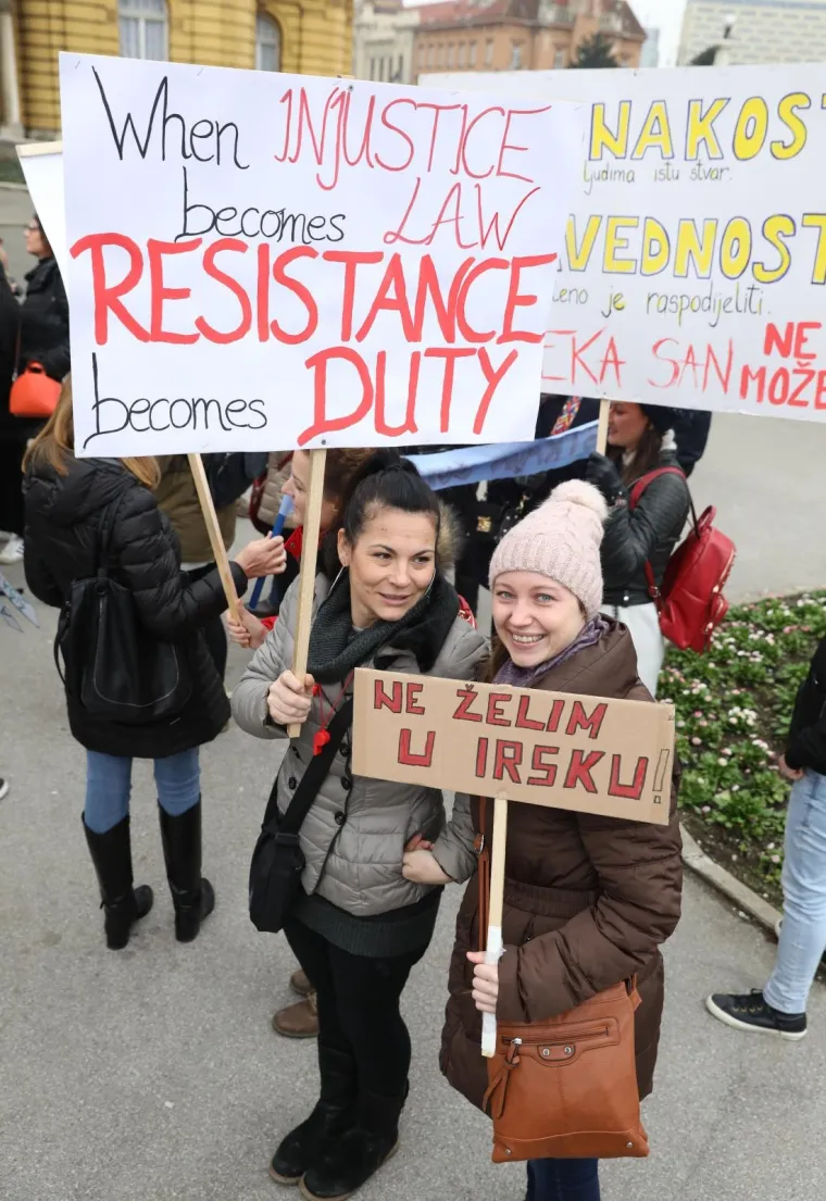 25.11.2019., Zagreb - Prosvjed u organizaciji sindikata osnovnih i srednjih skola pod nazivom Hrvatska mora bolje. Nakon okupljanja na Trgu republike Hrvatske prosvjednici krecu  prema Trgu bana Josipa Jelacica. 
Photo: Patrik Macek/PIXSELL