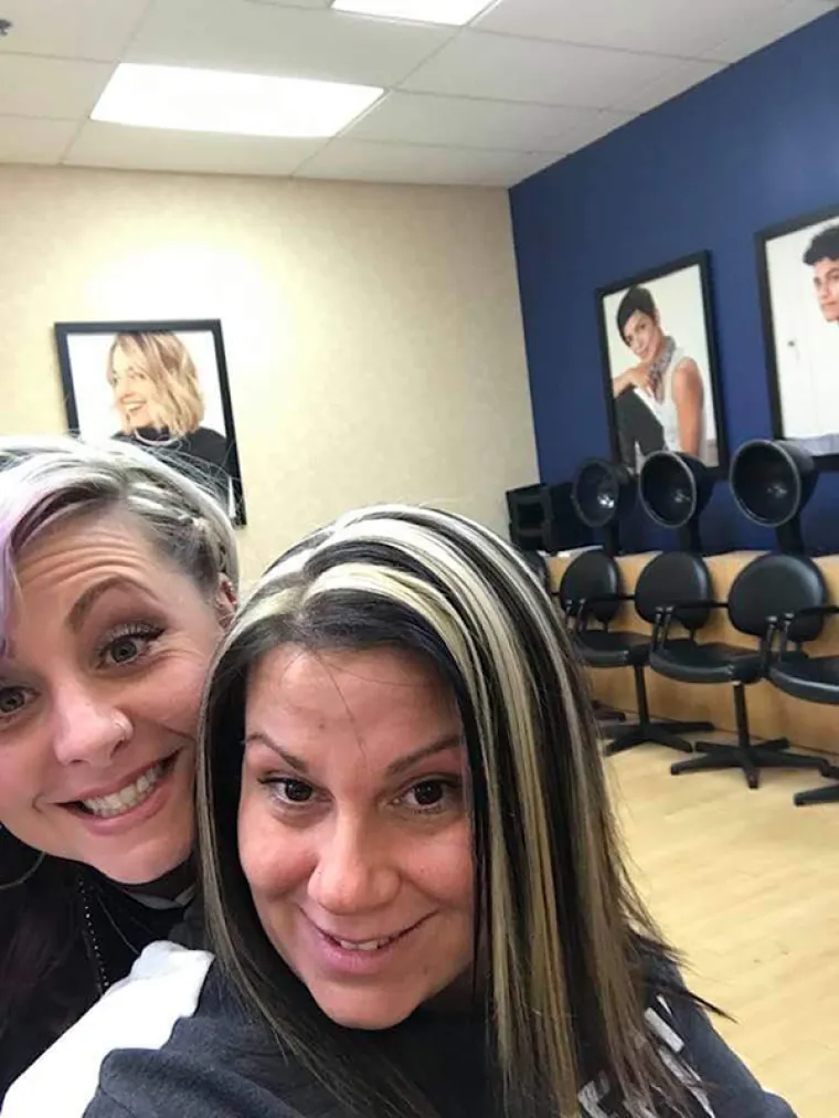 OVE LJUDE JE NETKO UVJERIO DA SU KUL: A taj se sada zlobno smije, kao i svi koji ih sretnu (ako prestravljeni ne pobjegnu)