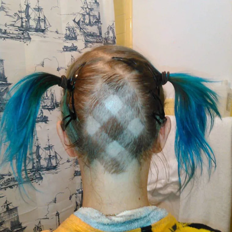 OVE LJUDE JE NETKO UVJERIO DA SU KUL: A taj se sada zlobno smije, kao i svi koji ih sretnu (ako prestravljeni ne pobjegnu)