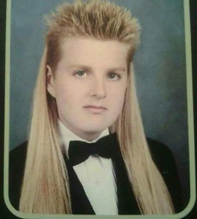 OVE LJUDE JE NETKO UVJERIO DA SU KUL: A taj se sada zlobno smije, kao i svi koji ih sretnu (ako prestravljeni ne pobjegnu)