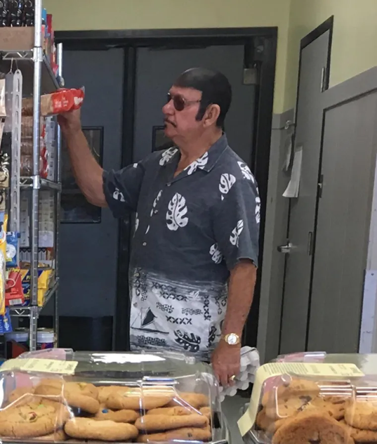 OVE LJUDE JE NETKO UVJERIO DA SU KUL: A taj se sada zlobno smije, kao i svi koji ih sretnu (ako prestravljeni ne pobjegnu)