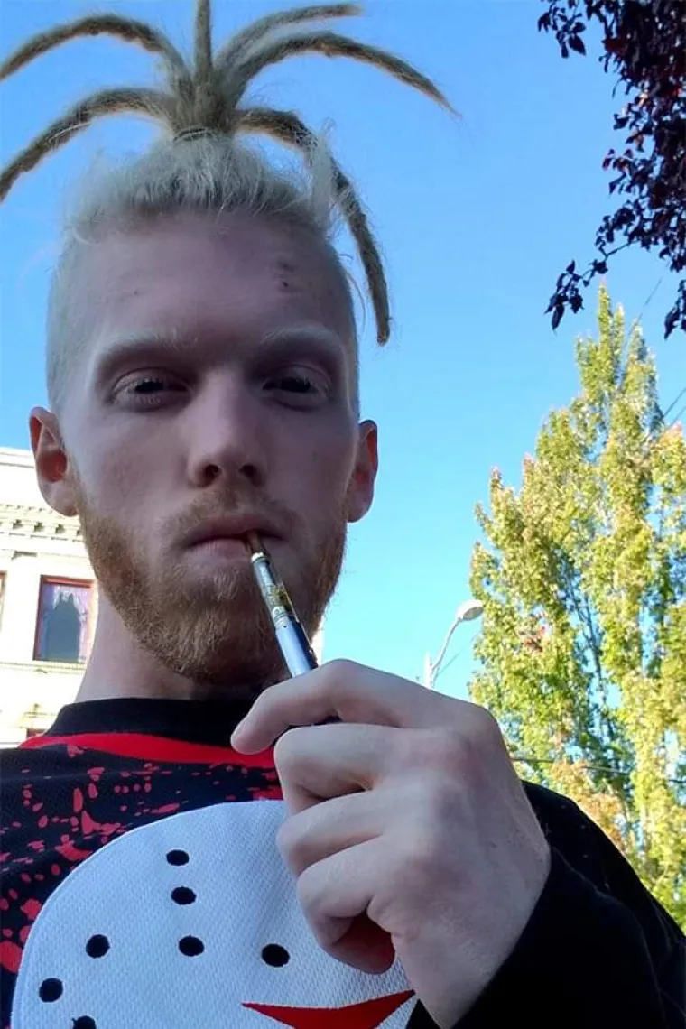 OVE LJUDE JE NETKO UVJERIO DA SU KUL: A taj se sada zlobno smije, kao i svi koji ih sretnu (ako prestravljeni ne pobjegnu)