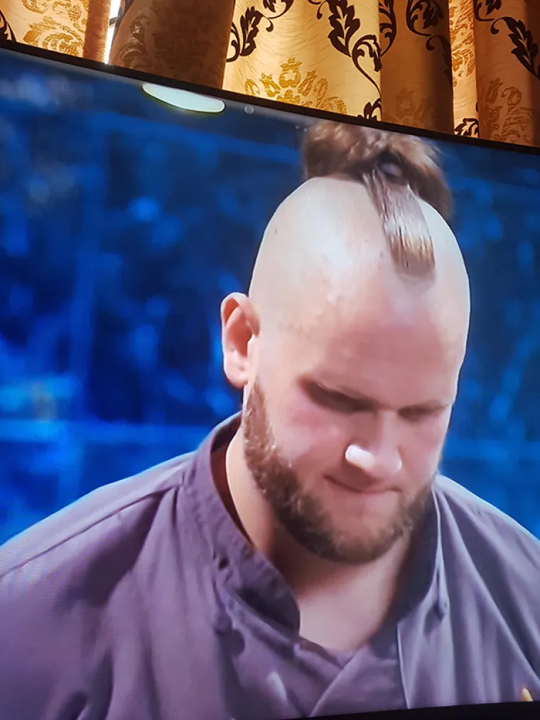 OVE LJUDE JE NETKO UVJERIO DA SU KUL: A taj se sada zlobno smije, kao i svi koji ih sretnu (ako prestravljeni ne pobjegnu)