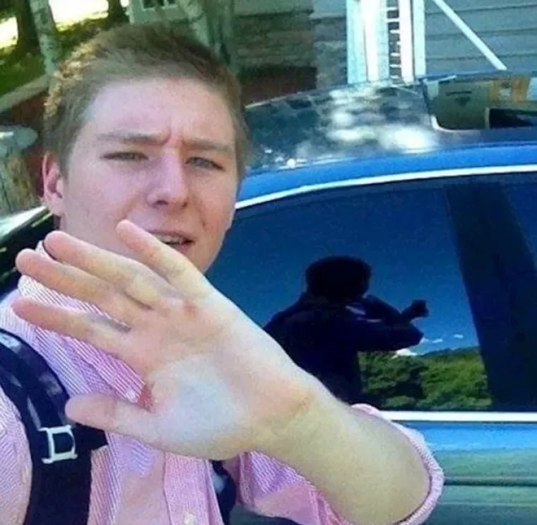 Najbizarniji selfiji ikada: Fotkali su se, a nisu ni primijetili &scaron;to je sve bilo iza njih