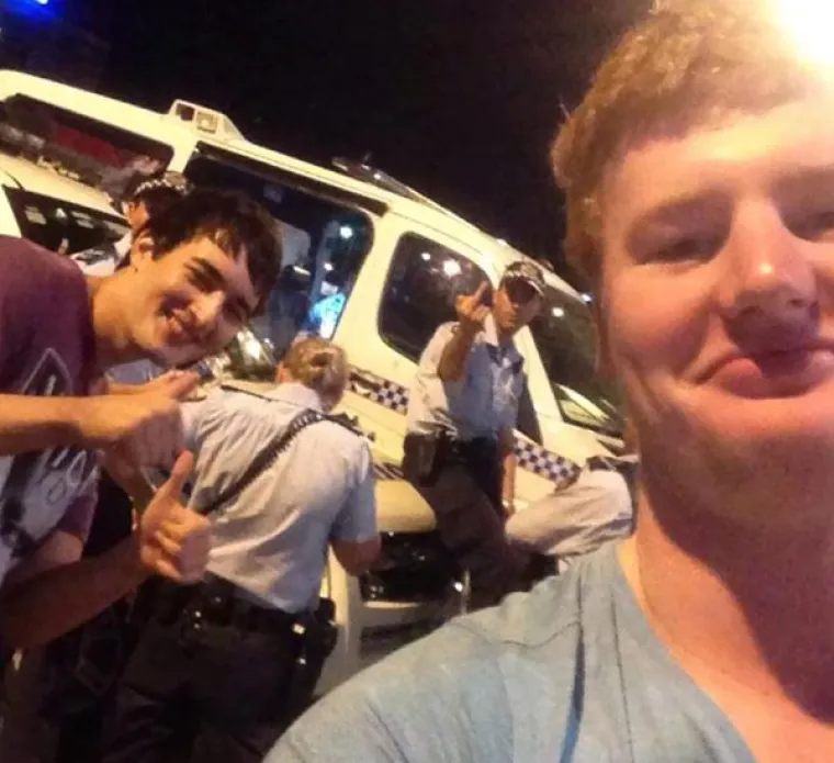 Najbizarniji selfiji ikada: Fotkali su se, a nisu ni primijetili &scaron;to je sve bilo iza njih