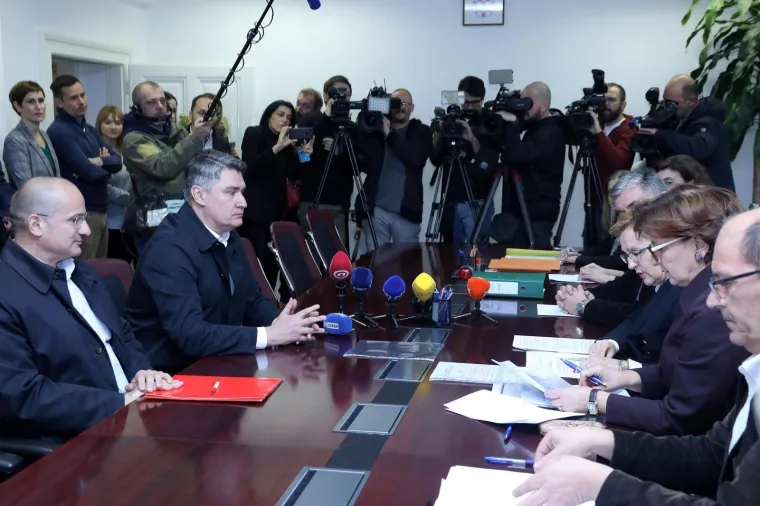 Dobro raspoloženi Zoran Milanović donio potpise za predsjedničku kandidaturu