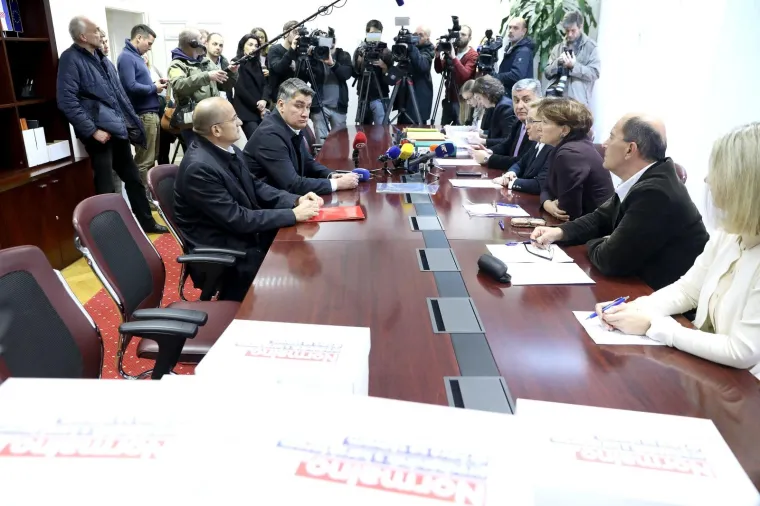 Dobro raspoloženi Zoran Milanović donio potpise za predsjedničku kandidaturu