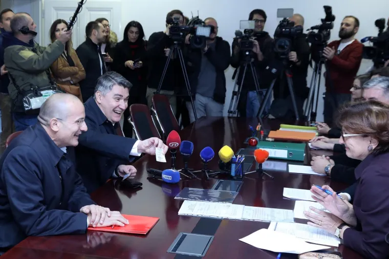 Dobro raspoloženi Zoran Milanović donio potpise za predsjedničku kandidaturu