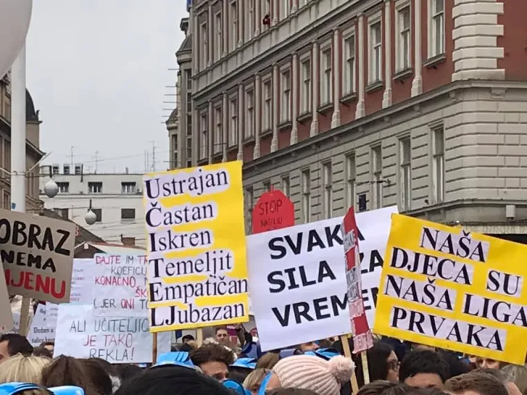 'Andrej, nismo te tako učili': Ovo su najbolji transparenti s jučera&scaron;njeg prosvjeda