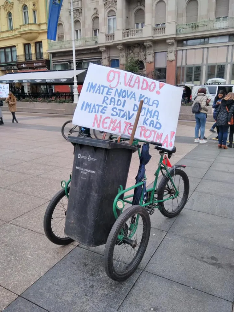 'Andrej, nismo te tako učili': Ovo su najbolji transparenti s jučera&scaron;njeg prosvjeda