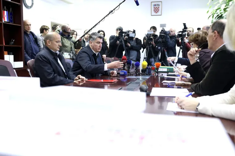 Milanović predao 78.000 potpisa pa 'bocnuo' predsjednicu: 'Kampanja joj je običan seoski trash'