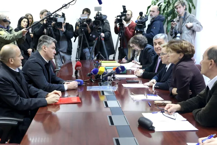 Milanović predao 78.000 potpisa pa 'bocnuo' predsjednicu: 'Kampanja joj je običan seoski trash'