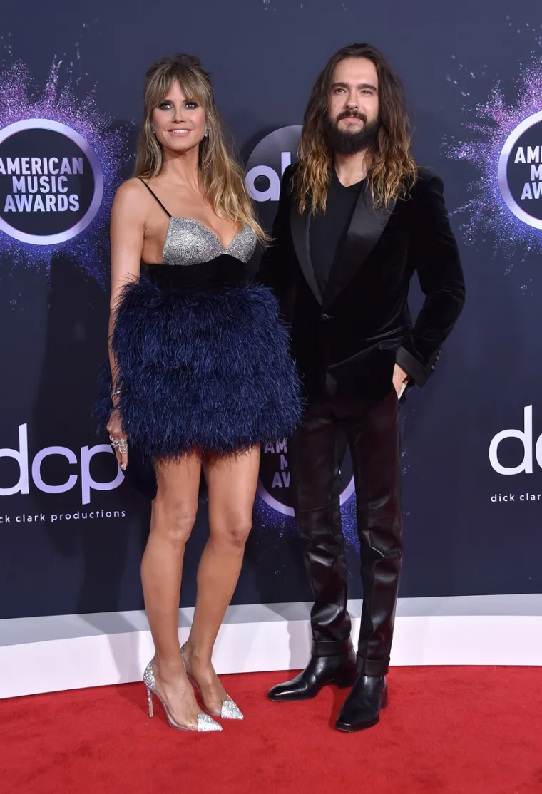 MOŽETE LI VJEROVATI DA JOJ JE 46? Heidi Klum izdominirala u vrućoj haljinici s ogromnim dekolteom