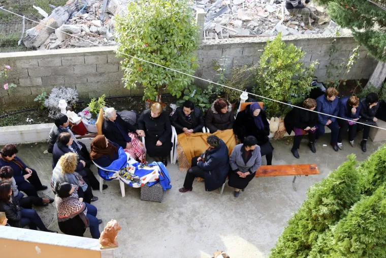 Utrka s vremenom u Albaniji: Spasioci u dramatičnoj potrazi za preživjelima pod ru&scaron;evinama zgrada