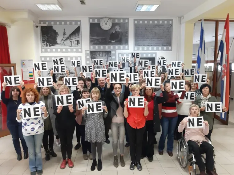 Veliko NE! Učitelji su opet bili originalni - Plenkoviću su na slikovit način poručili &scaron;to misle o njegovoj ponudi