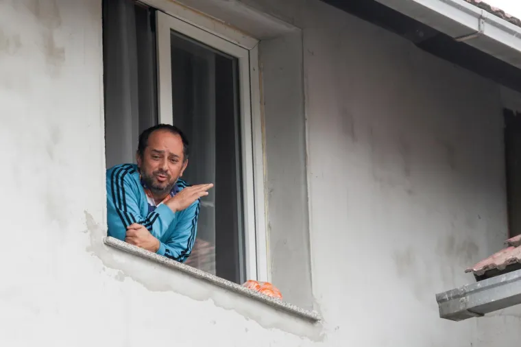 U velikoj policijskoj akciji uhićen je i predsjednik Udruge Roma: Pretres njegove kuće na Kozari boku