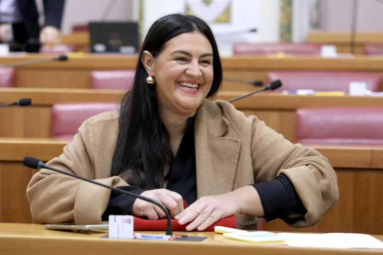 Mostovka se vratila na posao mjesec i pol nakon poroda, no svu pažnju ipak je privukla zastupnica iz Zagorja