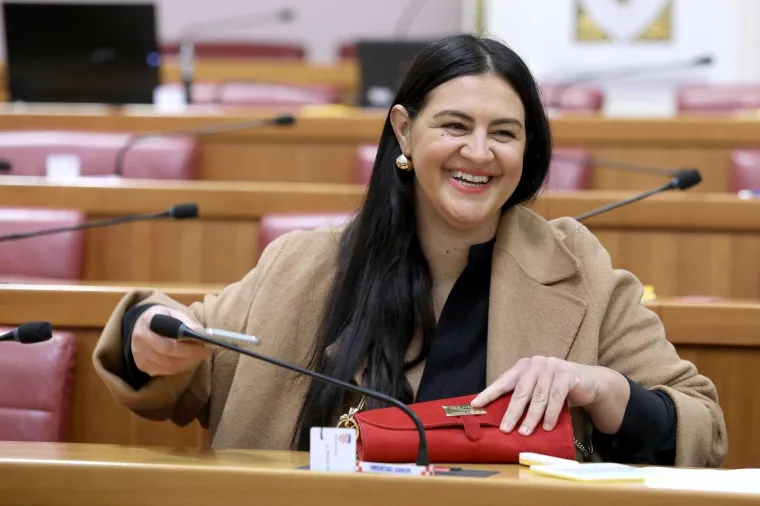 Mostovka se vratila na posao mjesec i pol nakon poroda, no svu pažnju ipak je privukla zastupnica iz Zagorja