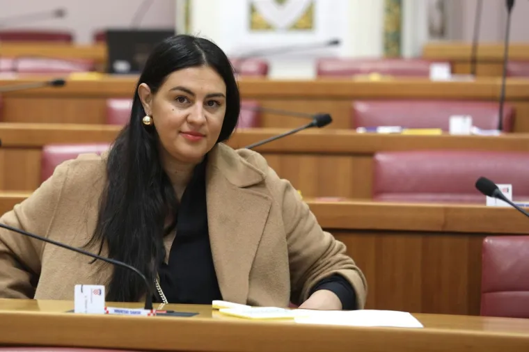 Mostovka se vratila na posao mjesec i pol nakon poroda, no svu pažnju ipak je privukla zastupnica iz Zagorja