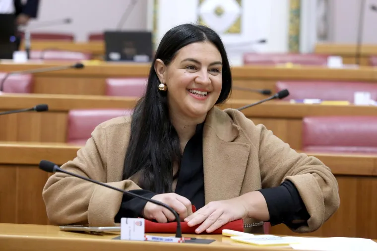 Mostovka se vratila na posao mjesec i pol nakon poroda, no svu pažnju ipak je privukla zastupnica iz Zagorja