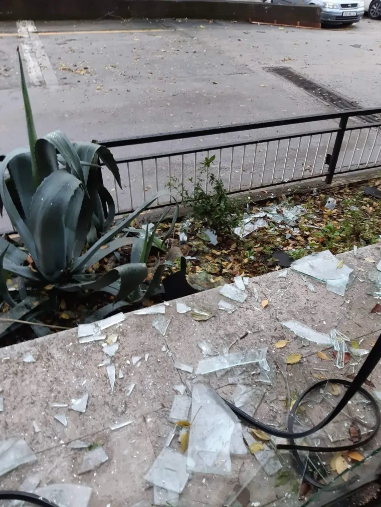 Pijavica prohujala riječkom Kantridom: U zrak letjeli limovi i krov brodogradilišta 3. maj