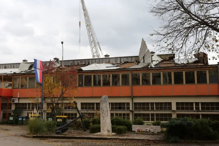 Pijavica prohujala riječkom Kantridom: U zrak letjeli limovi i krov brodogradilišta 3. maj