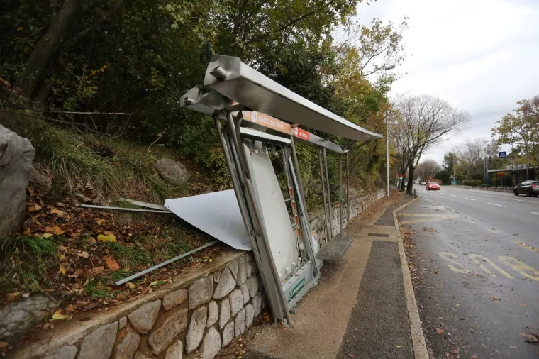 Pijavica prohujala riječkom Kantridom: U zrak letjeli limovi i krov brodogradilišta 3. maj