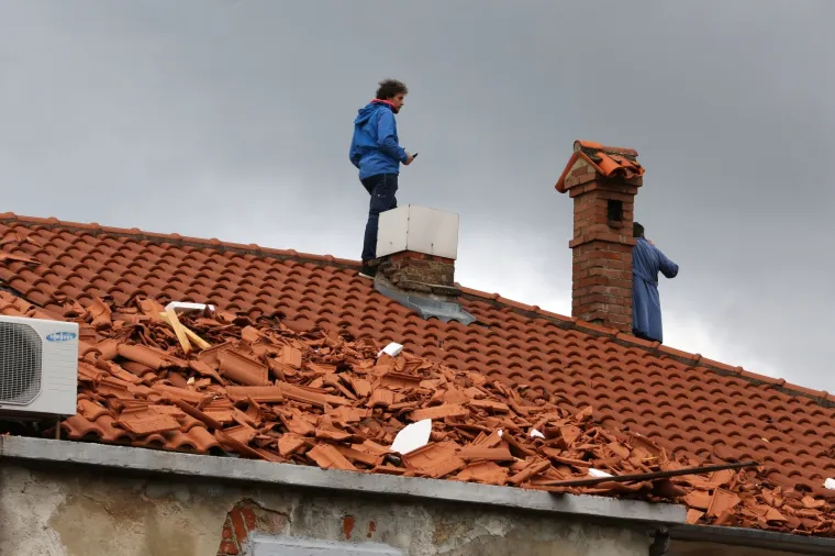 Pijavica prohujala riječkom Kantridom: U zrak letjeli limovi i krov brodogradilišta 3. maj