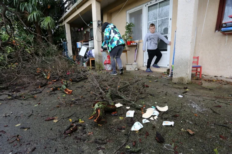 Pijavica prohujala riječkom Kantridom: U zrak letjeli limovi i krov brodogradilišta 3. maj