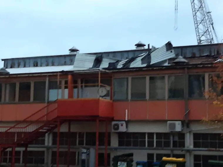 Pijavica prohujala riječkom Kantridom: U zrak letjeli limovi i krov brodogradili&scaron;ta 3. maj