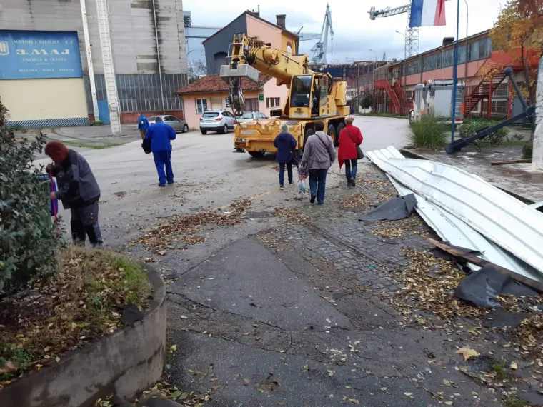 Pijavica prohujala riječkom Kantridom: U zrak letjeli limovi i krov brodogradili&scaron;ta 3. maj