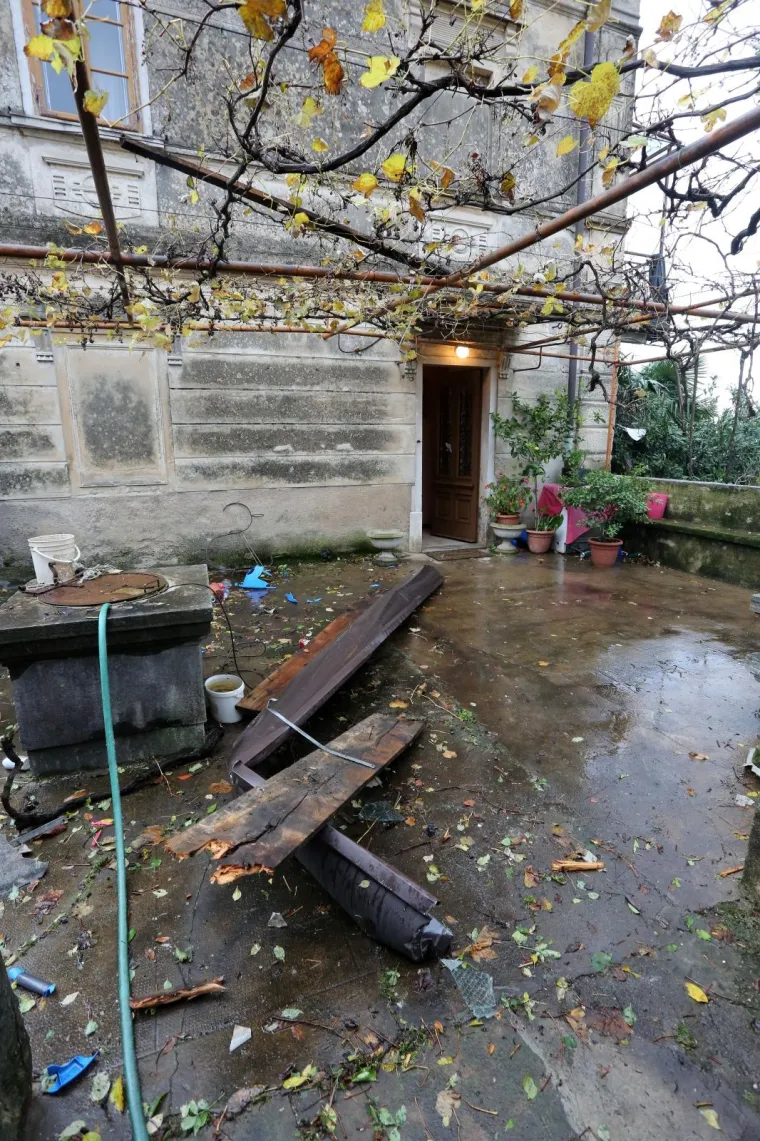 Pijavica prohujala riječkom Kantridom: U zrak letjeli limovi i krov brodogradili&scaron;ta 3. maj