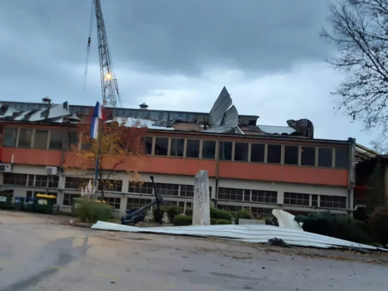 Pijavica prohujala riječkom Kantridom: U zrak letjeli limovi i krov brodogradili&scaron;ta 3. maj