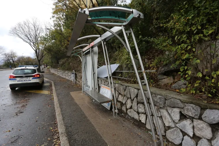 Pijavica prohujala riječkom Kantridom: U zrak letjeli limovi i krov brodogradili&scaron;ta 3. maj